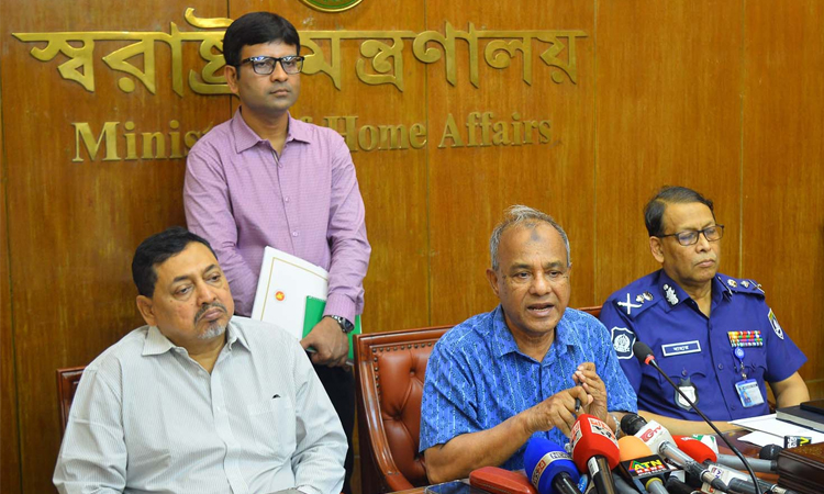 যাবজ্জীবন কারাদণ্ডের মেয়াদ কমানোর কথা ভাবছে সরকার : স্বরাষ্ট্র উপদেষ্টা 