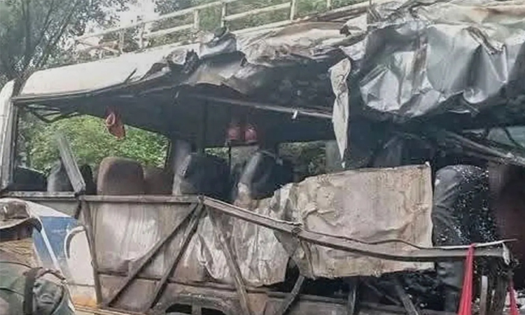 নাইজেরিয়ায় বিয়ের বাস দুর্ঘটনায় ১৯ নারী ও শিশু নিহত