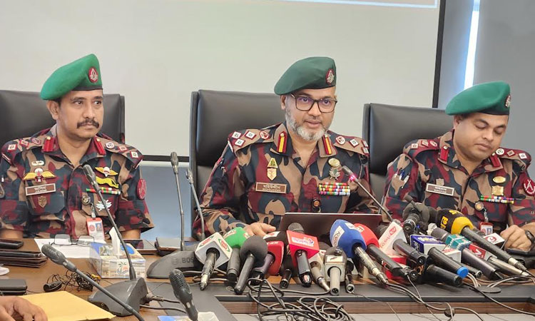 সীমান্ত পাহারায় বিজিবির সদস্যরা তৎপর ও সতর্ক অবস্থায় রয়েছে : রামু সেক্টর কমান্ডার