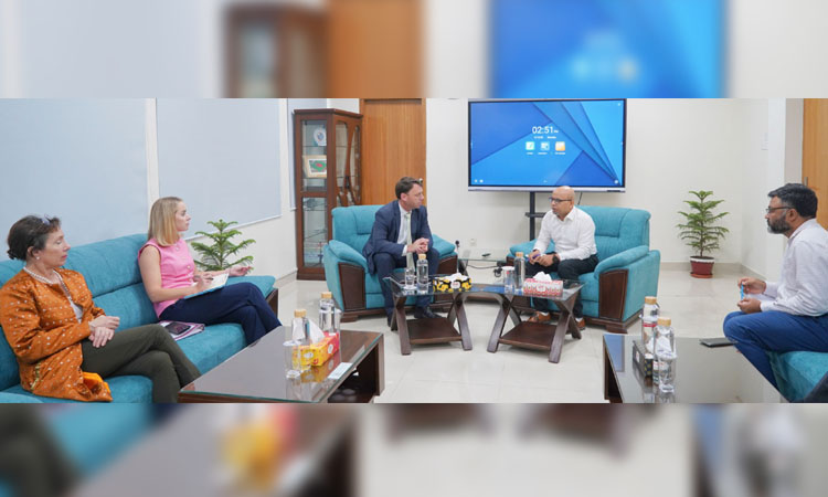 প্রধান উপদেষ্টার বিশেষ সহকারীর সঙ্গে যুক্তরাষ্ট্রের বাণিজ্য প্রতিনিধি দলের সাক্ষাৎ 