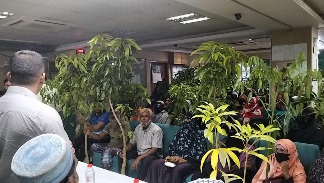 তারুণ্যের উৎসব উপলক্ষে পটুয়াখালীতে চারা বিতরণ