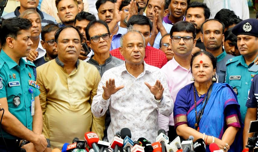 পূজা শান্তিপূর্ণ ও উৎসবমুখর পরিবেশে করতে সরকার বদ্ধপরিকর: স্বরাষ্ট্র উপদেষ্টা