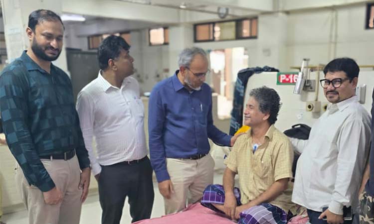 সাংবাদিক টুটুলকে দেখতে জাতীয় হৃদ্‌রোগ হাসপাতালে বিএনপির স্বাস্থ্য সম্পাদক 