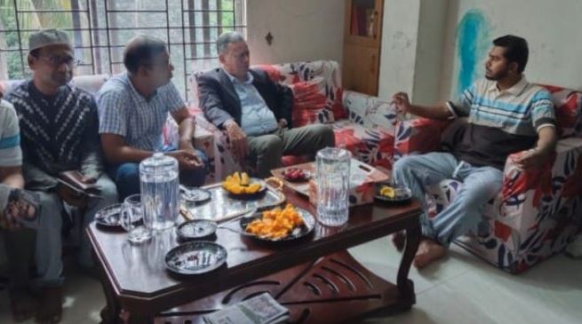 নুরকে দেখতে বাসায় গেলেন আমীর খসরু