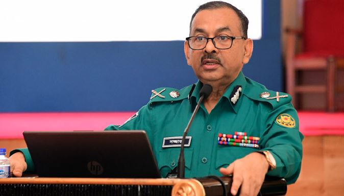 উৎসবমুখর পরিবেশে এ বছর শারদীয় দুর্গাপূজা অনুষ্ঠিত হবে : ডিএমপি কমিশনার