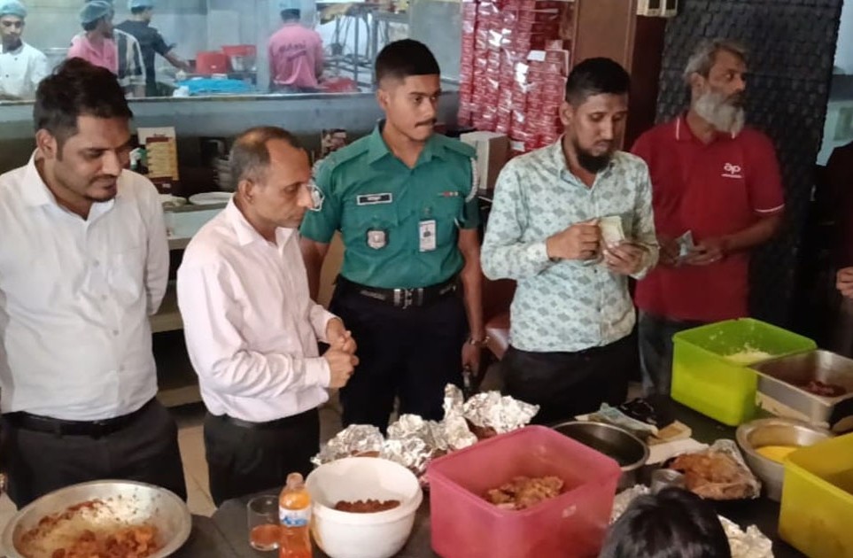 চট্টগ্রামে অনিয়মের দায়ে দুটি রেস্টুরেন্টকে ২ লাখ ৫০ হাজার টাকা জরিমানা
