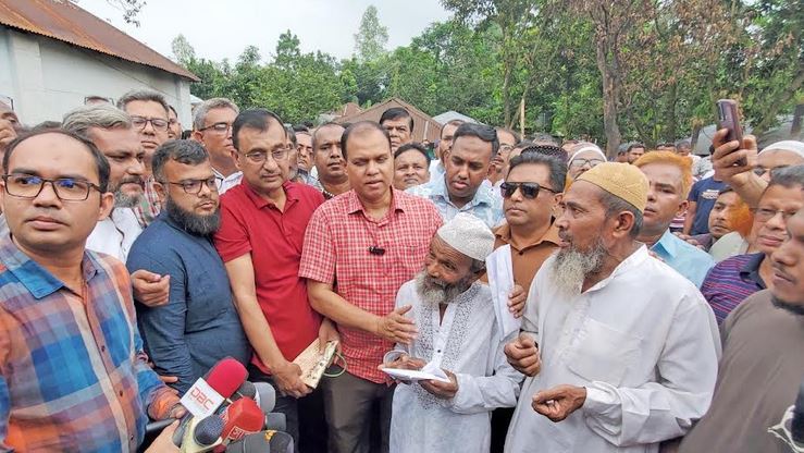 বগুড়ার সাবগ্রামে অগ্নিকাণ্ডে ক্ষতিগ্রস্ত ৩টি পরিবারের সহায়তায় তারেক রহমান