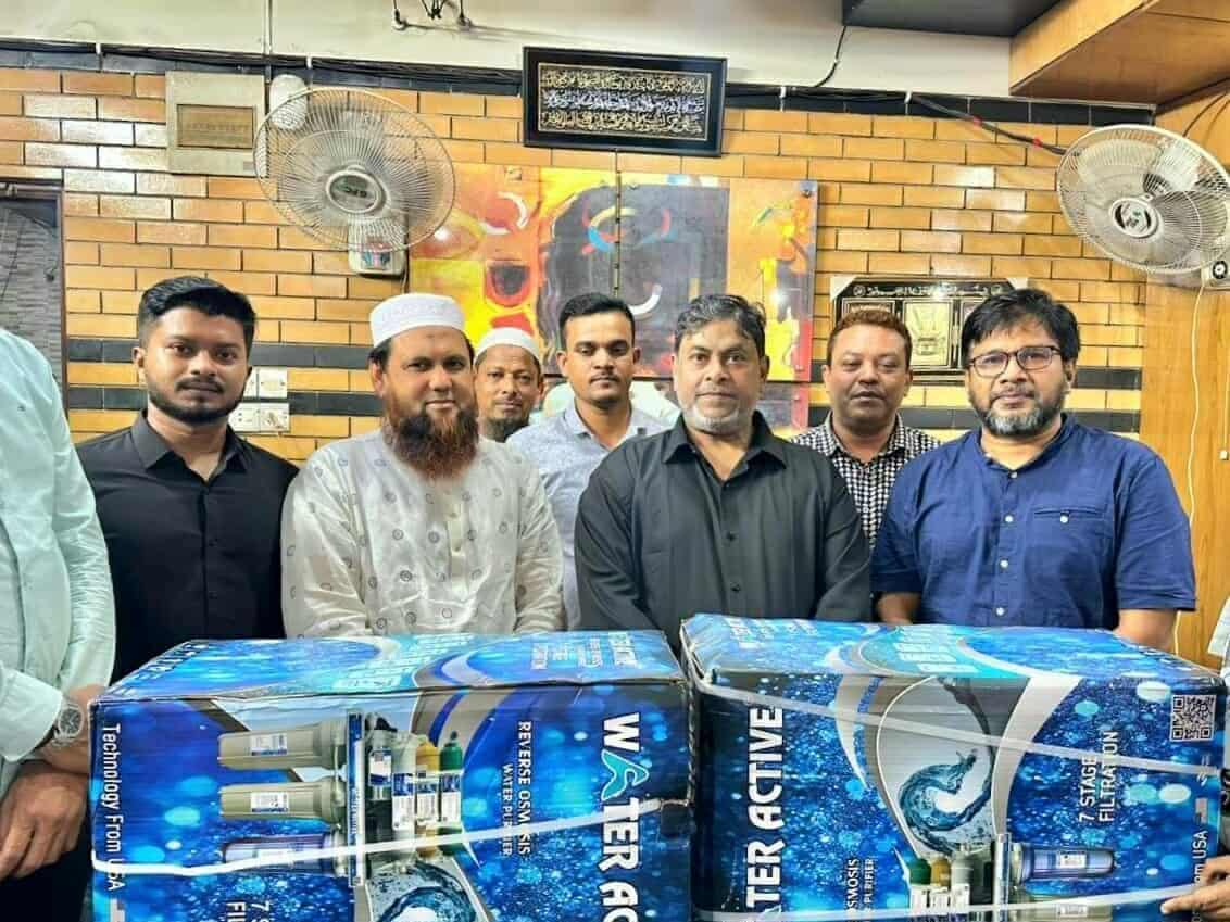 জবিতে পানির ফিল্টার দিলেন বিএনপি নেতা হামিদুর রহমান