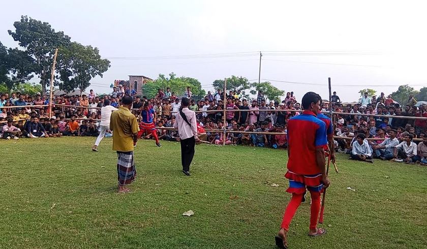 মাগুরায় ঐতিহ্যবাহী লাঠিখেলা উৎসবে দর্শকদের উপচে পড়া ভিড়