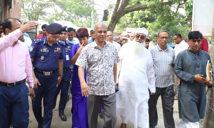 পূজামণ্ডপে শান্তি-শৃঙ্খলা বজায় রাখতে আইনশৃঙ্খলা বাহিনী নিয়োজিত : স্বরাষ্ট্র উপদেষ্টা