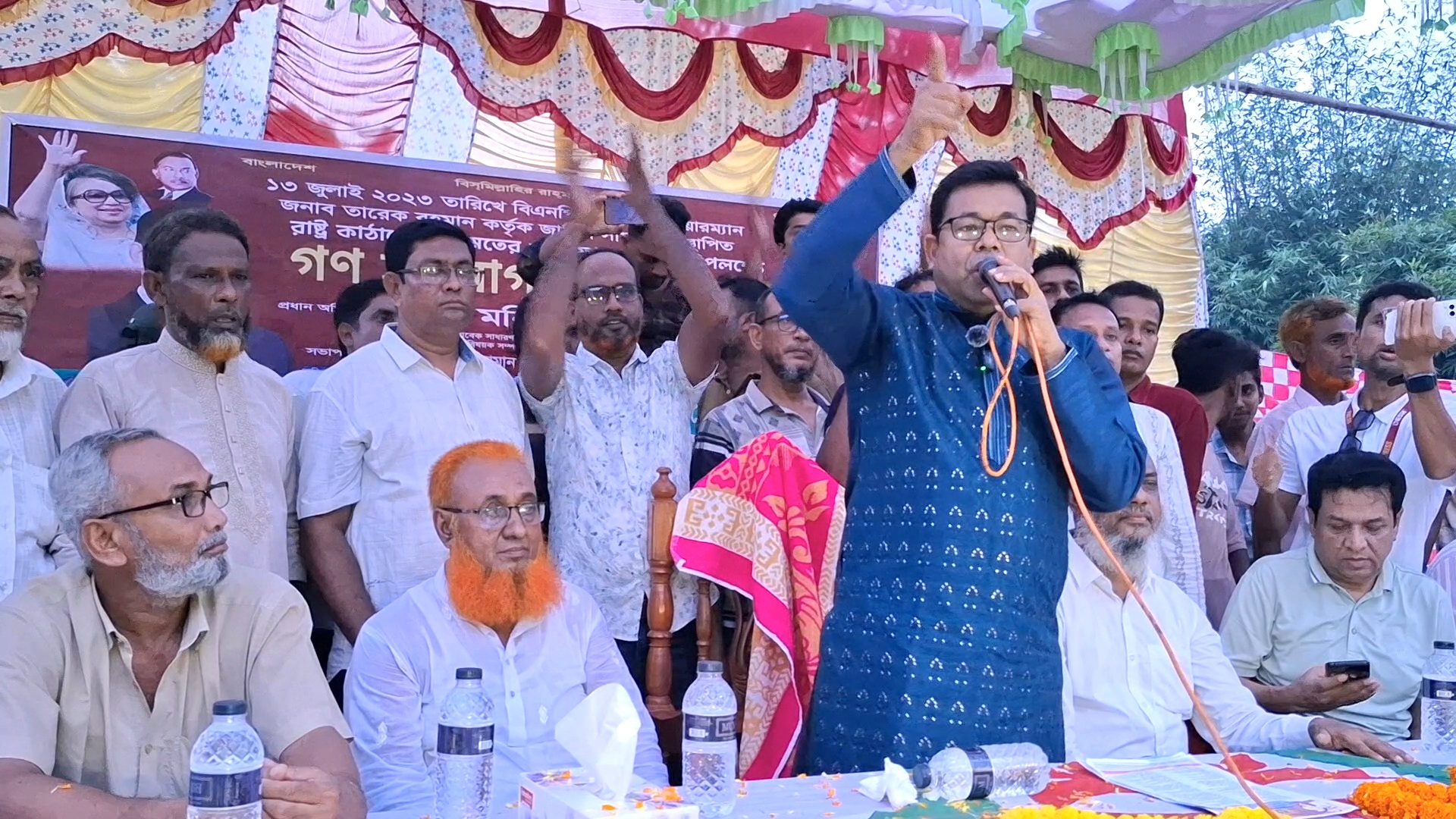 ঝিনাইদহে বিএনপি’র ৩১ দফার লিফলেট বিতরণ 