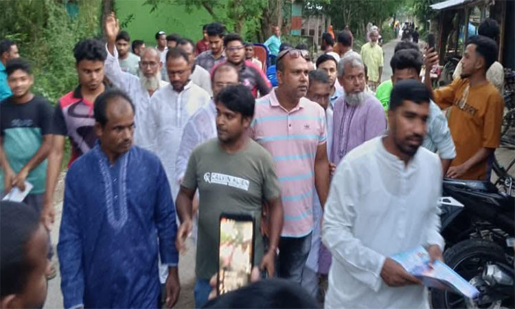 ধামইরহাটে বিএনপির ৩১ দফার লিফলেট বিতরণ ও গণসংযোগ