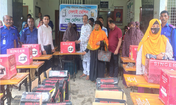 ঝিনাইদহে সেলাই মেশিন ও কৃষি উপকরণ বিতরণ