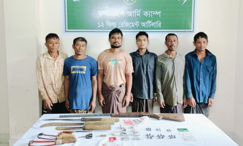 চট্টগ্রামে পাহাড় থেকে ৬ ‘অস্ত্রধারী সন্ত্রাসী‘ আটক