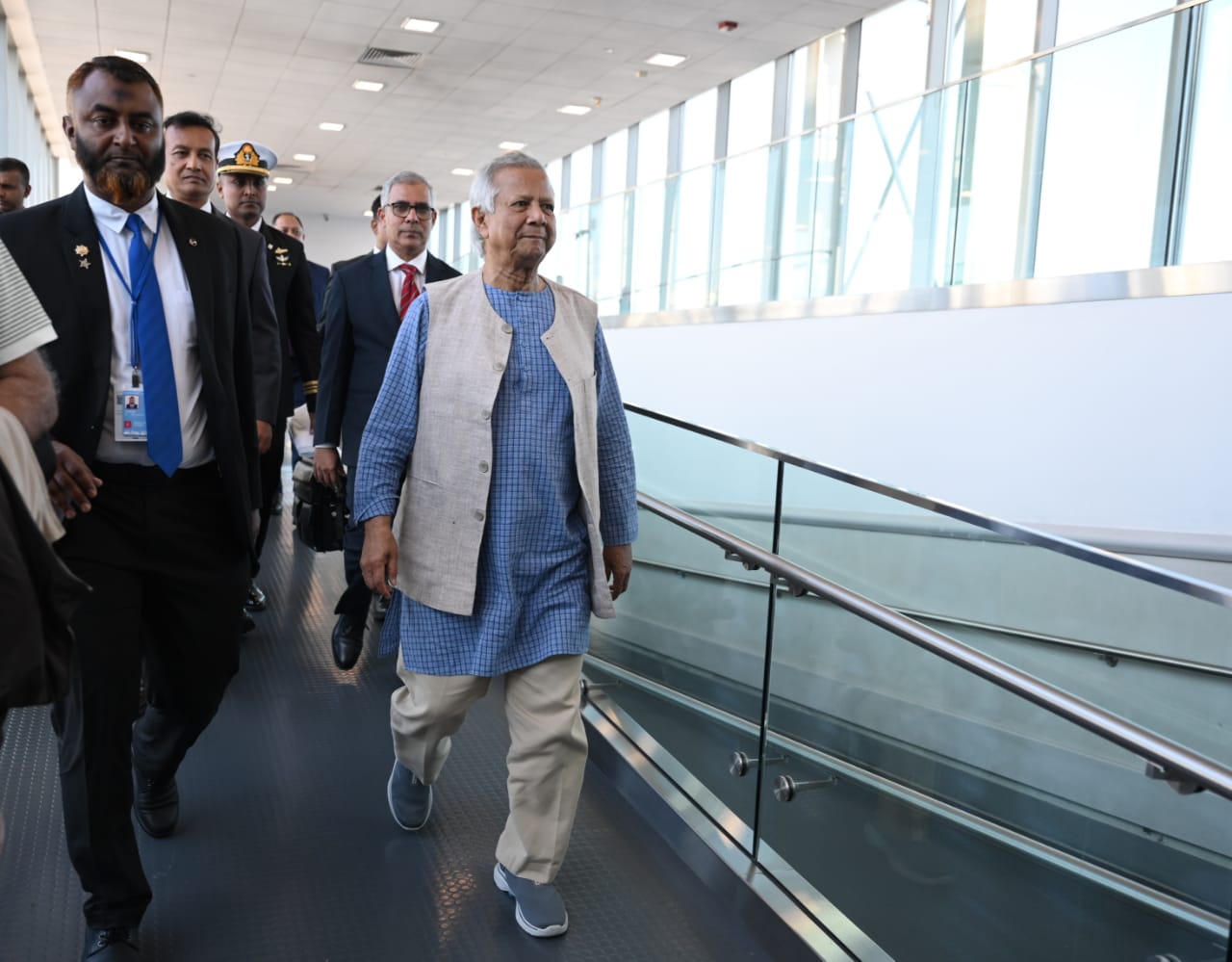 জাতিসংঘের অধিবেশনে যোগ দিতে নিউইয়র্ক পৌঁছেছেন প্রধান উপদেষ্টা 