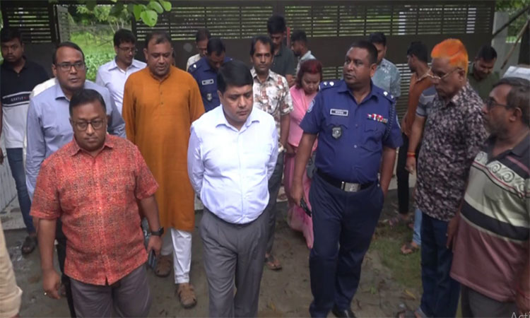 শারদীয় দুর্গোৎসবের জন্য প্রস্তুত লক্ষ্মীপুর