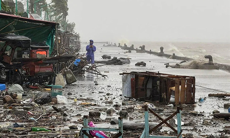 সুপার টাইফুন রাগাসা’র কারণে স্কুল ও ব্যবসা প্রতিষ্ঠান বন্ধ ঘোষণা চীনের  