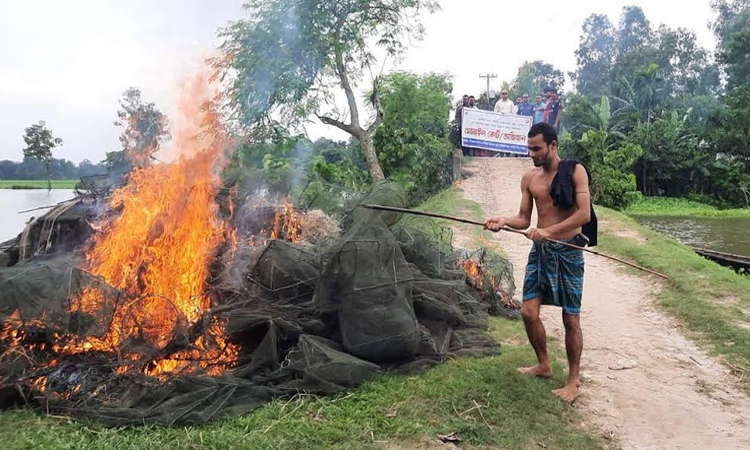 শেরপুরে চায়না দুয়ারি ও কারেন্ট জাল ধ্বংস