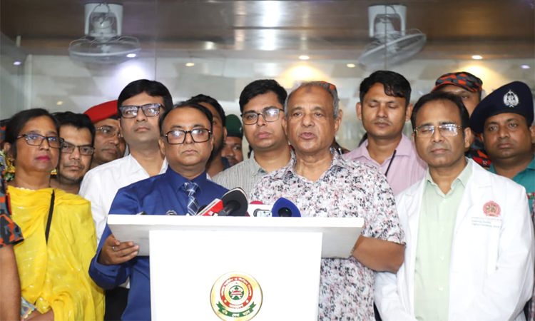 দগ্ধ ফায়ার সার্ভিস কর্মীদের সর্বোচ্চ চিকিৎসা দেওয়ার নির্দেশ স্বরাষ্ট্র উপদেষ্টার