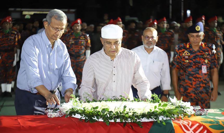 আহত ফায়ার ফাইটারদের চিকিৎসায় সিঙ্গাপুর আসছেন চিকিৎসক : স্বরাষ্ট্র উপদেষ্টা