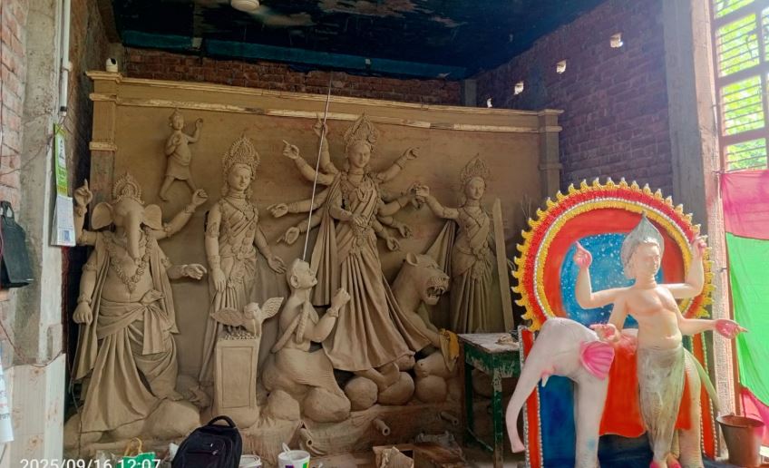 চুয়াডাঙ্গায় শারদীয় দুর্গাপূজাকে ঘিরে উৎসবের আমেজ