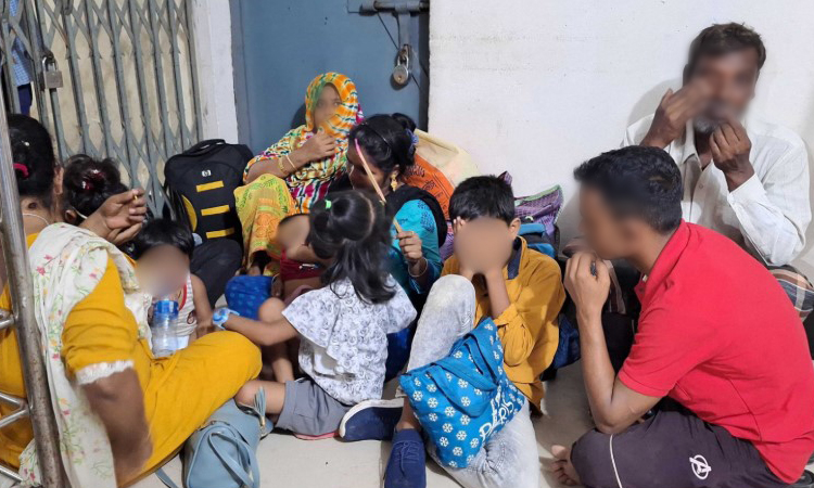 সাতক্ষীরা সীমান্তে ১০ জনকে হস্তান্তর করল বিএসএফ