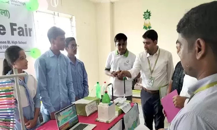 দিনাজপুরে ক্ষুদে বিজ্ঞানীদের নিয়ে মেলা