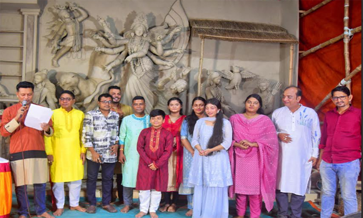 ভোলায় দুর্গোৎসবকে সমৃদ্ধ করছে লোকসংগীত ও আগমনী গানের আসর