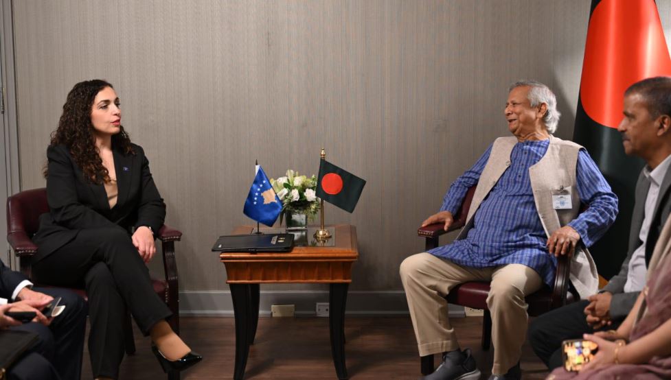 কসোভো প্রেসিডেন্টের সঙ্গে প্রধান উপদেষ্টার বৈঠক : দ্বিপাক্ষিক সম্পর্ক জোরদারের প্রস্তাব