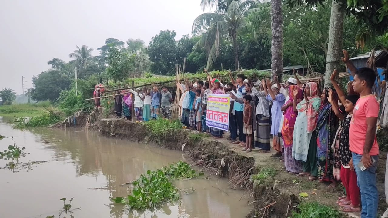 মাদারীপুরে আড়িয়াল খা নদী ভাঙ্গনে নিঃস্ব শতাধিক পরিবার!
