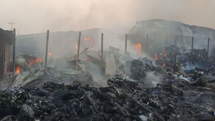 গাজীপুরে ঝুটের গুদামে আগুন