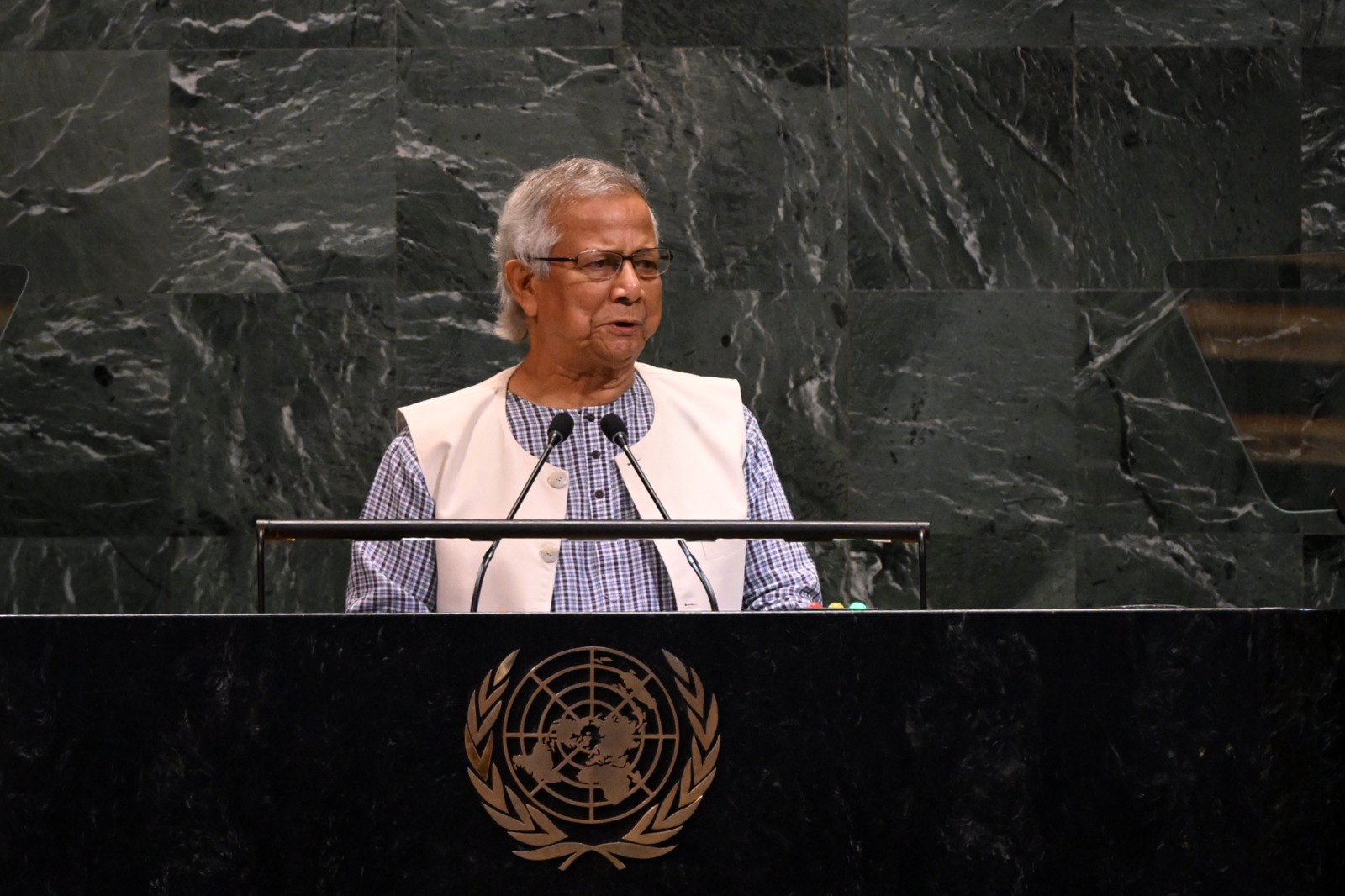 রোহিঙ্গা সংকট: স্থায়ী সমাধান ও তহবিল বৃদ্ধির আহ্বান প্রধান উপদেষ্টার