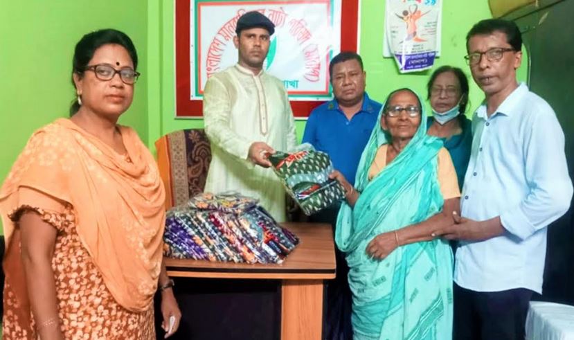 নওগাঁয় শারদীয় দুর্গোৎসব উপলক্ষে মানাপের শুভেচ্ছা উপহার