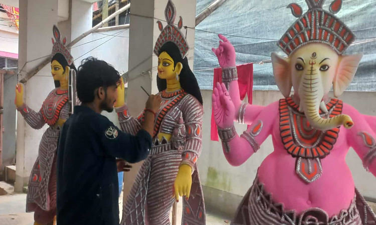 দেবী দুর্গাকে বরণ করতে প্রস্তুত ব্রাহ্মণবাড়িয়ার ৫৭৮টি পূজামণ্ডপ