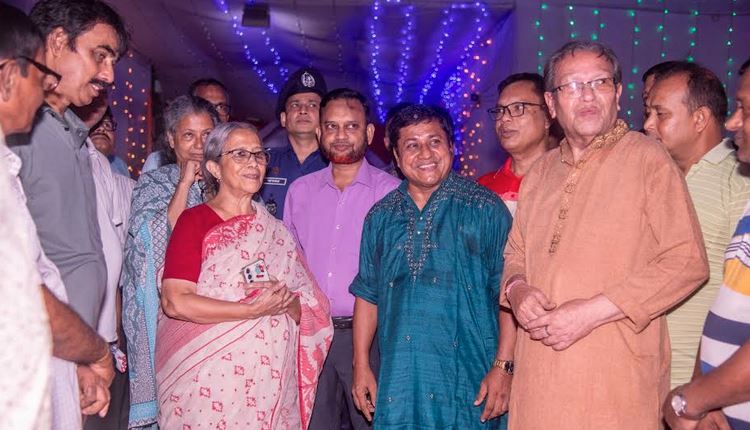 ময়মনসিংহের দুর্গাবাড়ি পূজামণ্ডপ পরিদর্শনে মৎস্য ও প্রাণিসম্পদ উপদেষ্টা