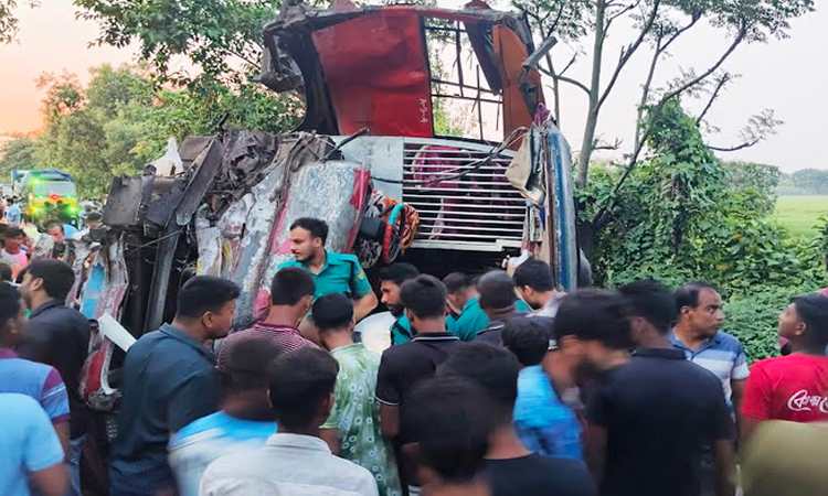 রাজশাহীতে বাস-ট্রাকের সংঘর্ষে নিহত ১, আহত ২০
