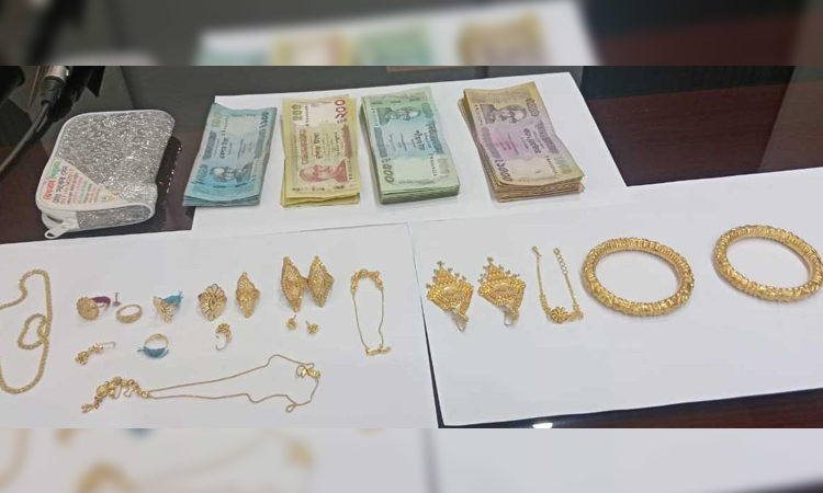 চট্টগ্রামে হারানো স্বর্ণালঙ্কার ও নগদ টাকা উদ্ধার
