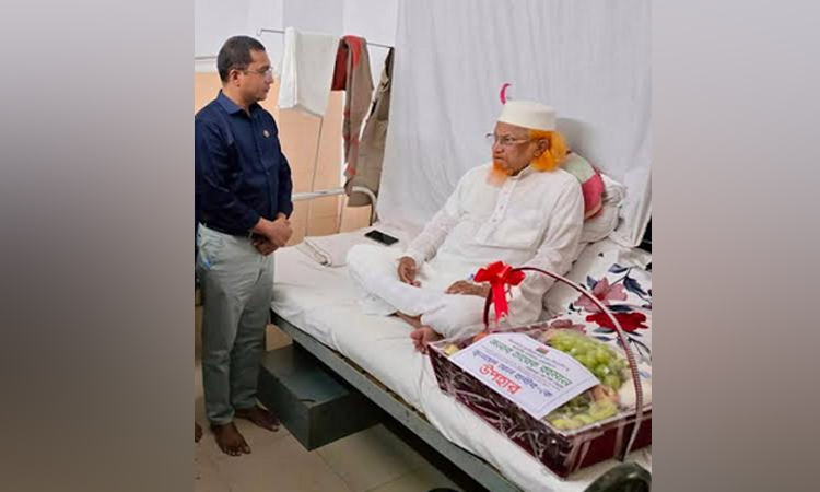 হেফাজতে ইসলামের অসুস্থ নেতার পাশে বিএনপি