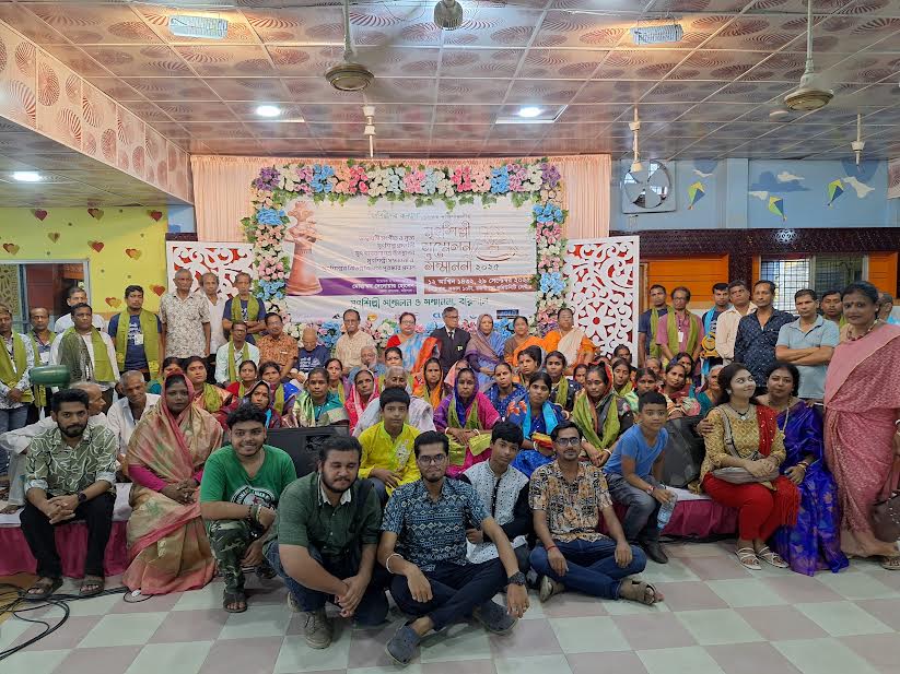 মৃৎশিল্পে অবদান: বরিশালে ১২ শিল্পীকে সম্মাননা প্রদান