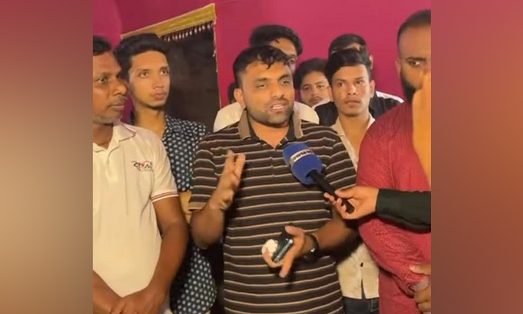 রাজশাহীর মণ্ডপে মণ্ডপে শুভেচ্ছা বার্তা-উপহার ছাত্রদলের