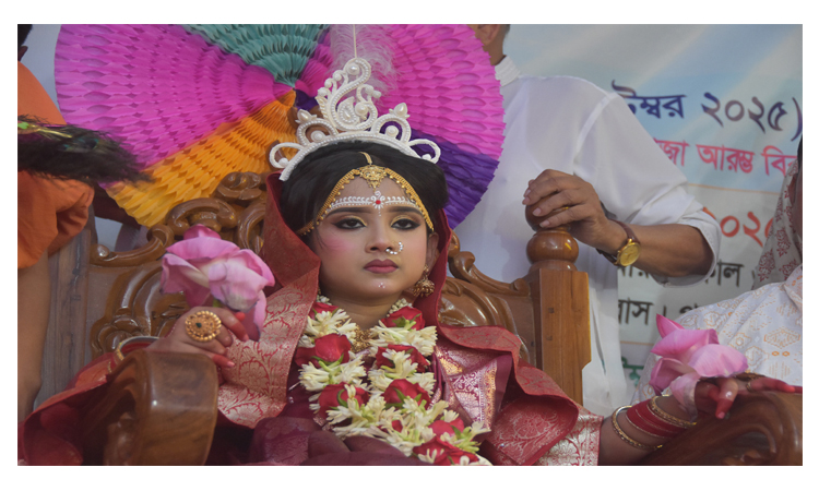 নারায়ণগঞ্জে আনন্দঘন পরিবেশে কুমারী পূজা অনুষ্ঠিত