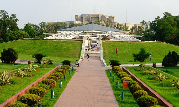 শহীদ জিয়ার মাজার কমপ্লেক্স লেকে মাছের পোনা ছাড়বে ‘আমরা বিএনপি পরিবার’