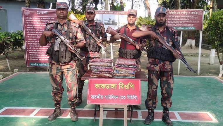 সাতক্ষীরা সীমান্তে ভারতীয় চোরাই পণ্য জব্দ