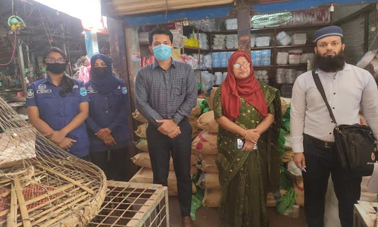 নারায়ণগঞ্জে পলিথিন জব্দ, দুই প্রতিষ্ঠানকে জরিমানা