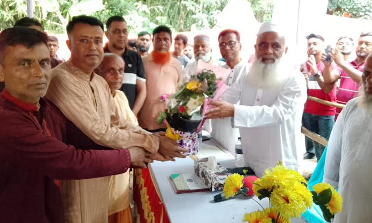 কুমিল্লার মণ্ডপে মণ্ডপে বিএনপি নেতাকর্মীদের শুভেচ্ছা বিনিময় 
