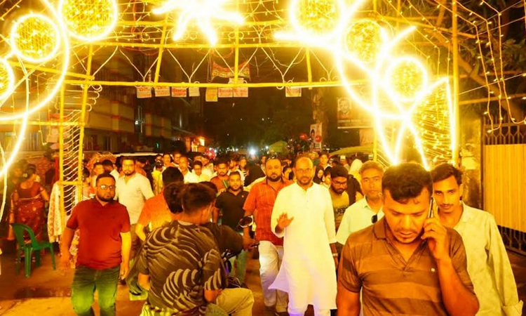 টাঙ্গাইল সদর উপজেলার পৌর এলাকার বিভিন্ন পূজা মন্ডপ পরিদর্শনে বিএনপি নেতৃবৃন্দ