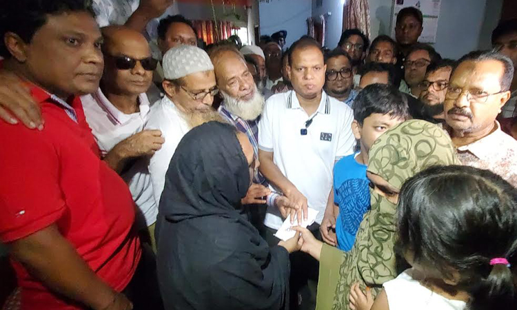 বগুড়ায় নিহত রাহুলের পরিবারের পাশে তারেক রহমান