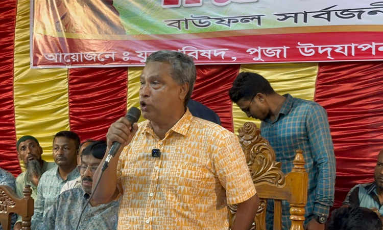 পটুয়াখালীতে মণ্ডপ পরিদর্শনে বিএনপি নেতা মুনির হোসেন