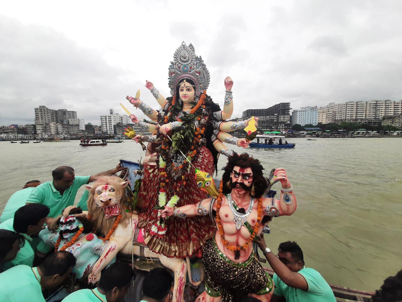 বিসর্জনের মধ্য দিয়ে শেষ হলো শারদীয় দুর্গোৎসব