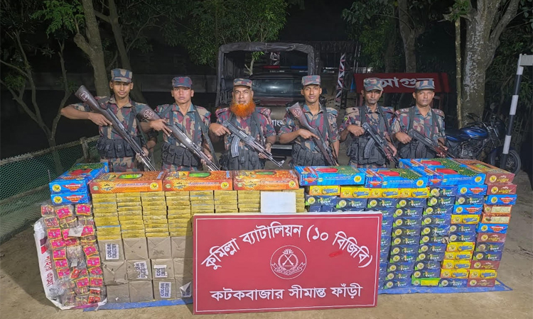 কুমিল্লা সীমান্তে ভারতীয় বাজি ও মাদক জব্দ